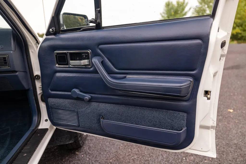 1988 Jeep Comanche Pioneer