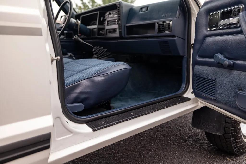 1988 Jeep Comanche Pioneer