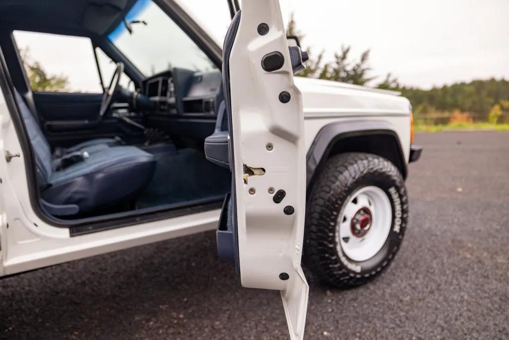 1988 Jeep Comanche Pioneer