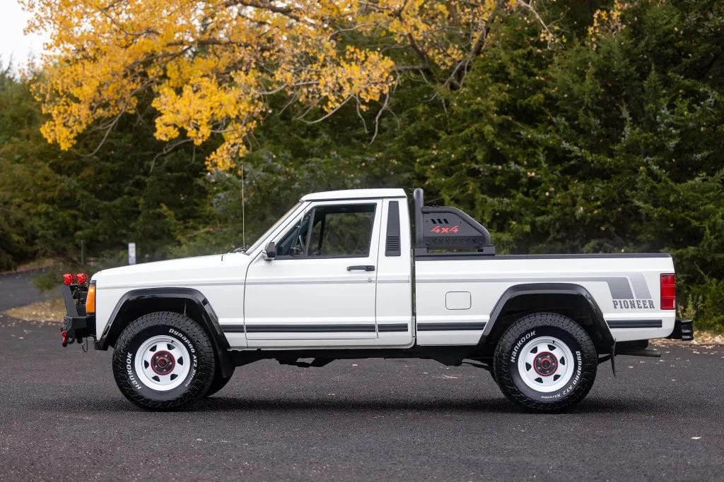 1988 Jeep Comanche Pioneer