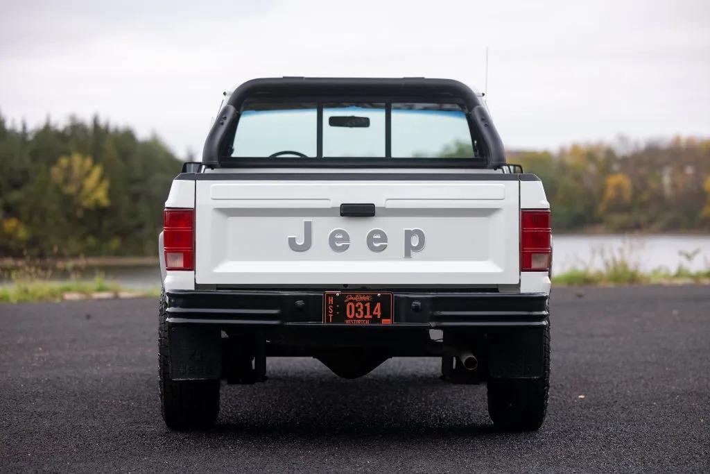 1988 Jeep Comanche Pioneer