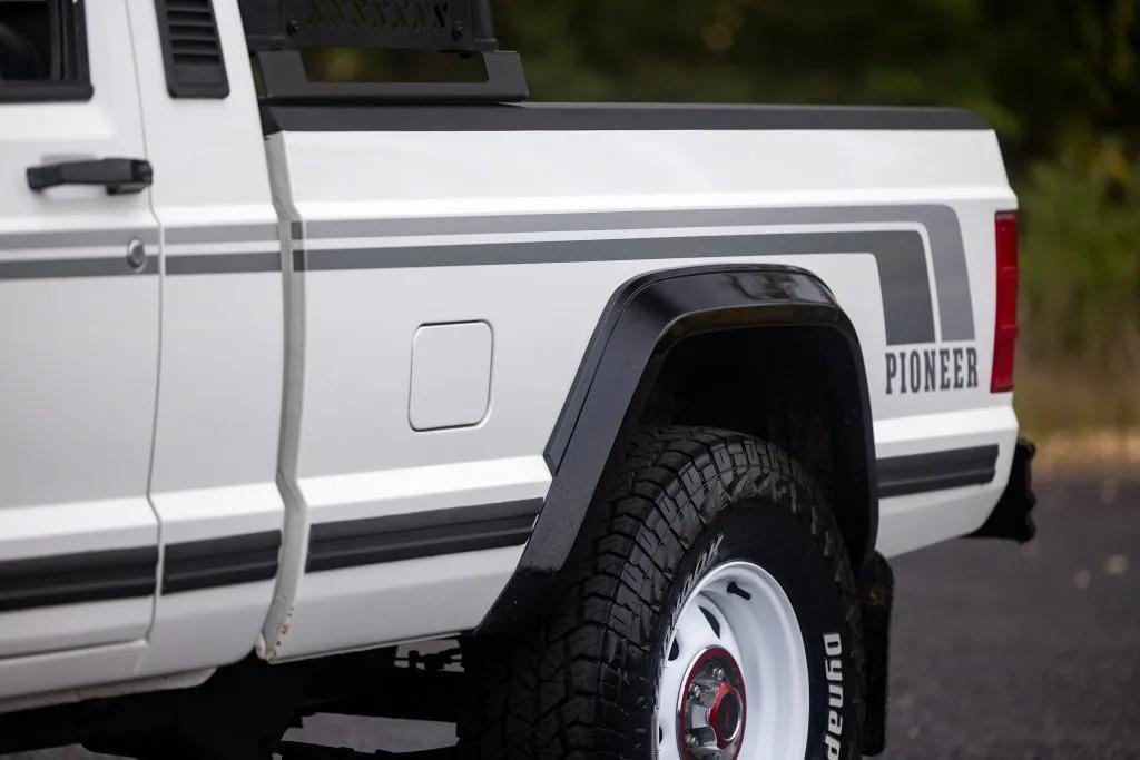1988 Jeep Comanche Pioneer