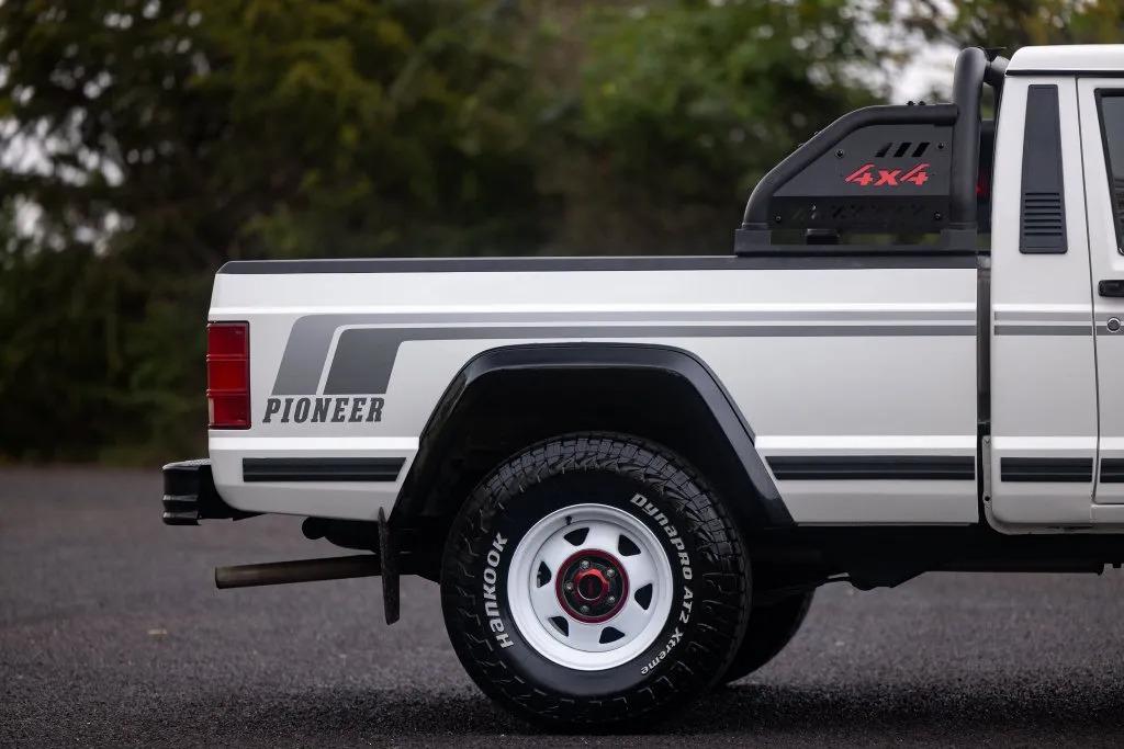 1988 Jeep Comanche Pioneer