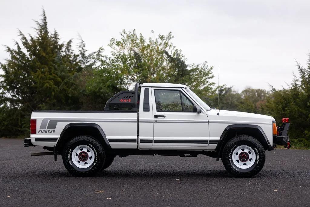 1988 Jeep Comanche Pioneer