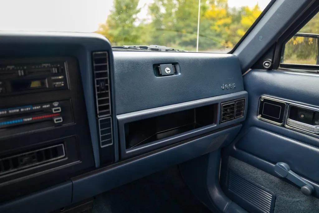 1988 Jeep Comanche Pioneer