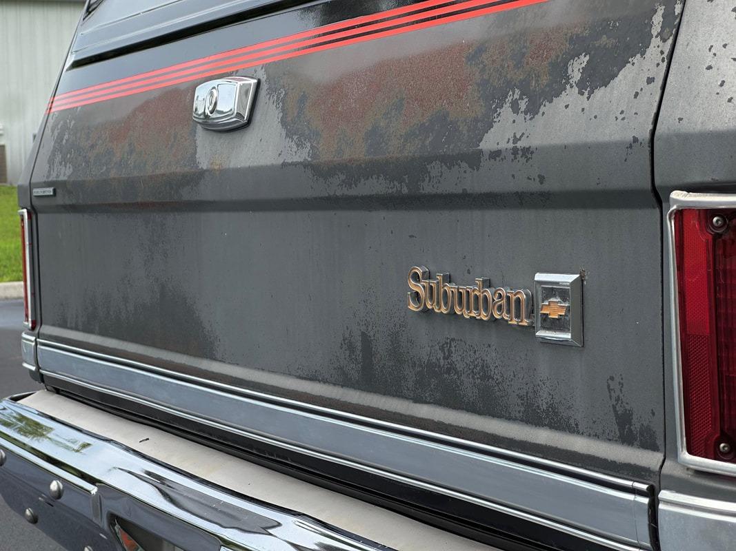 1987 Chevrolet R20 Suburban Silverado