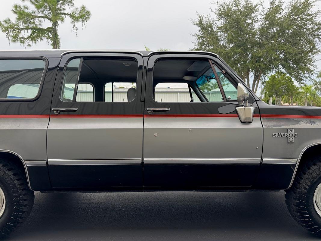 1987 Chevrolet R20 Suburban Silverado