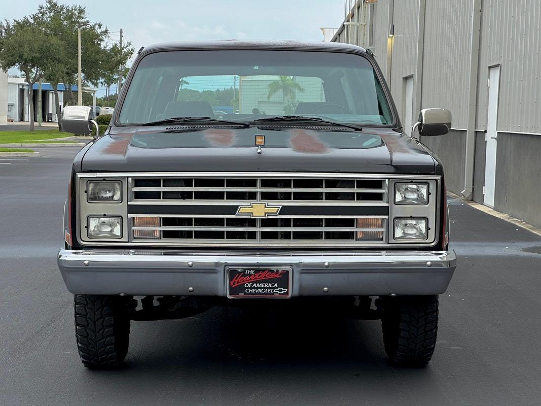1987 Chevrolet R20 Suburban Silverado