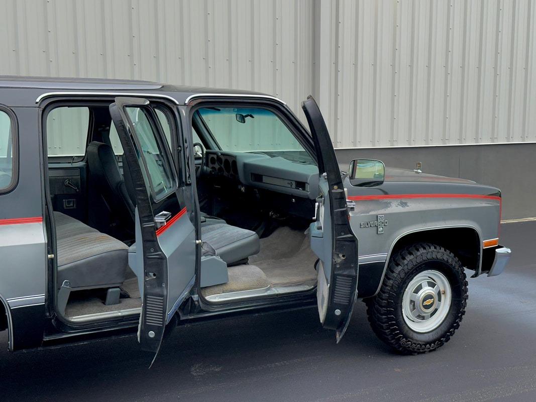 1987 Chevrolet R20 Suburban Silverado