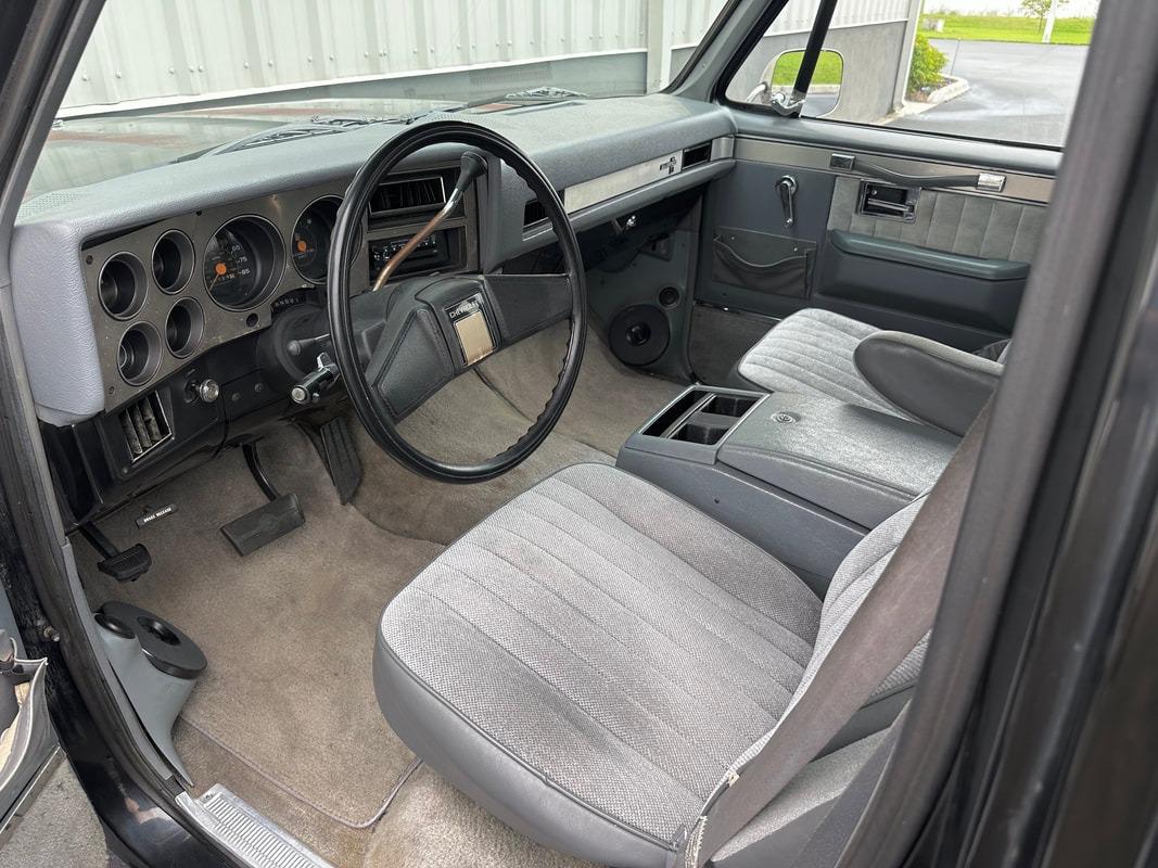 1987 Chevrolet R20 Suburban Silverado