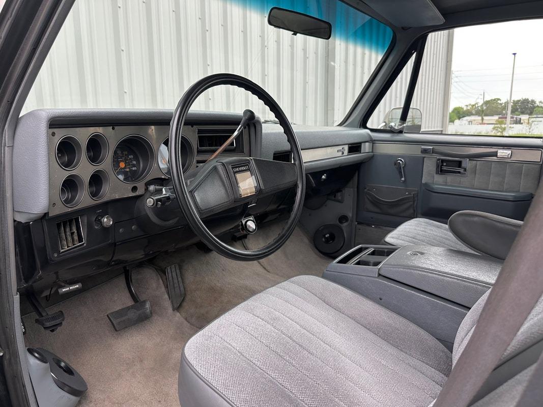 1987 Chevrolet R20 Suburban Silverado
