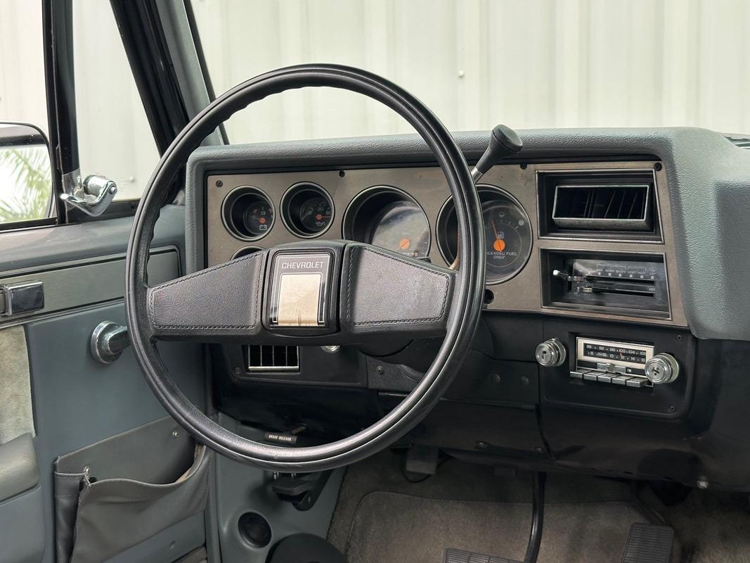 1987 Chevrolet R20 Suburban Silverado