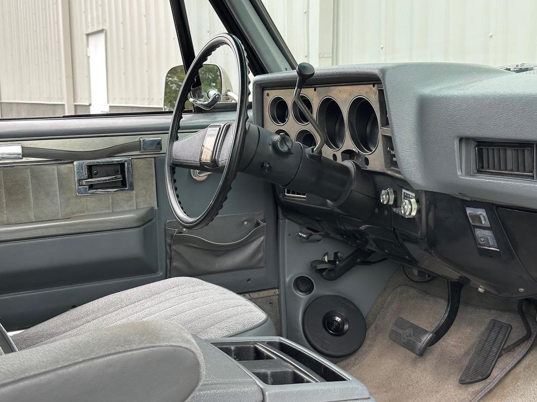 1987 Chevrolet R20 Suburban Silverado