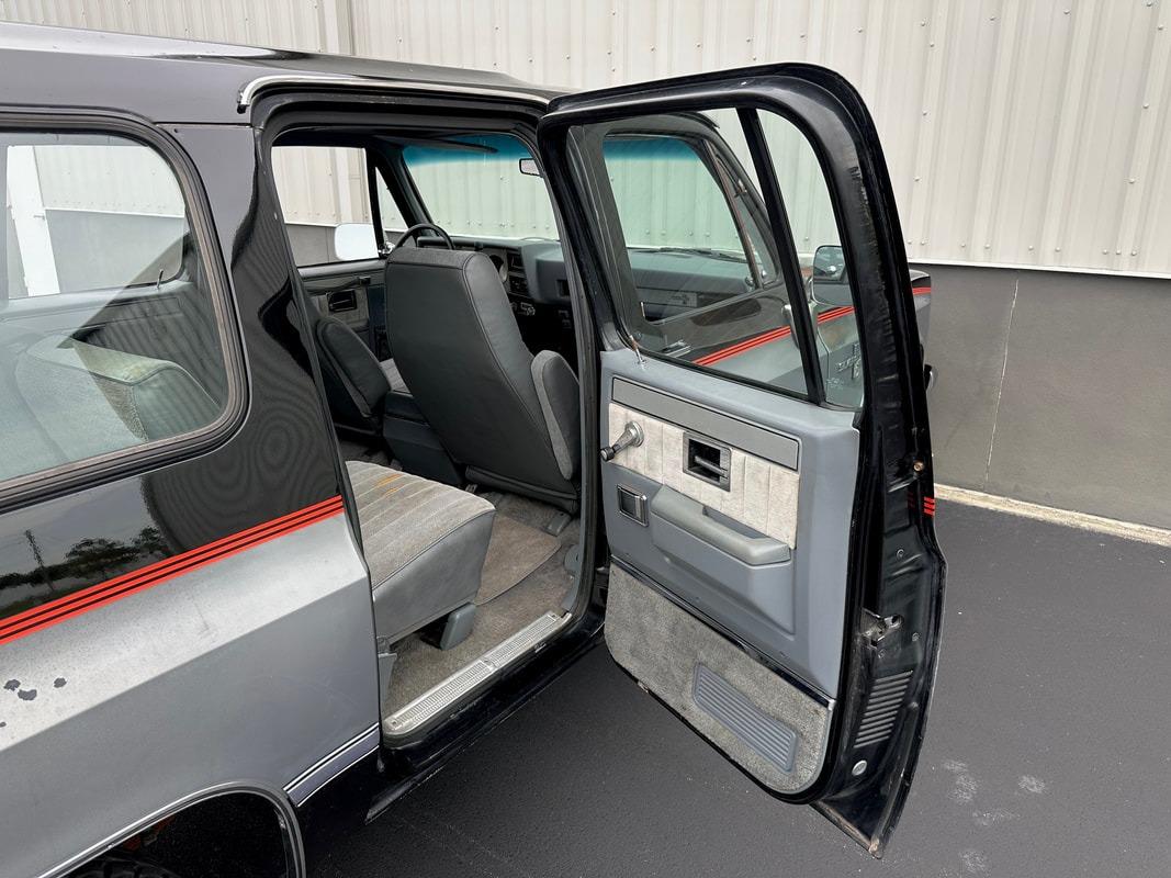 1987 Chevrolet R20 Suburban Silverado