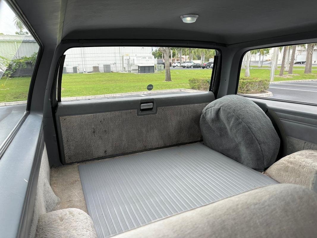 1987 Chevrolet R20 Suburban Silverado