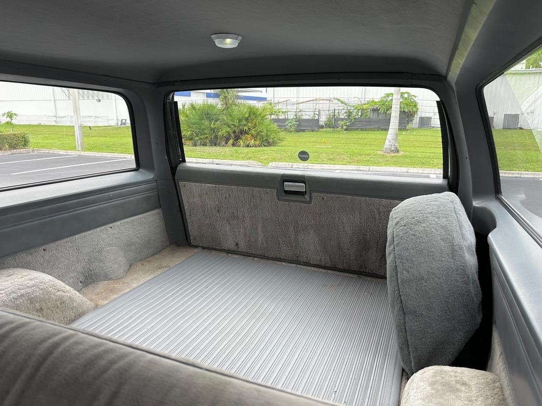1987 Chevrolet R20 Suburban Silverado