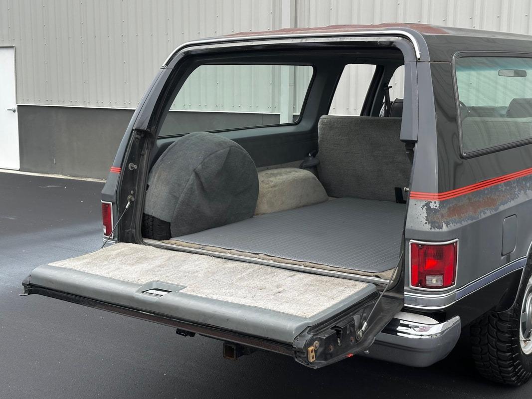 1987 Chevrolet R20 Suburban Silverado