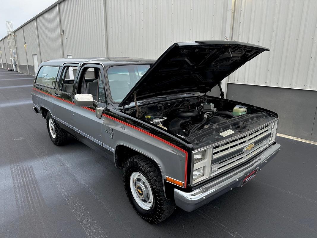 1987 Chevrolet R20 Suburban Silverado