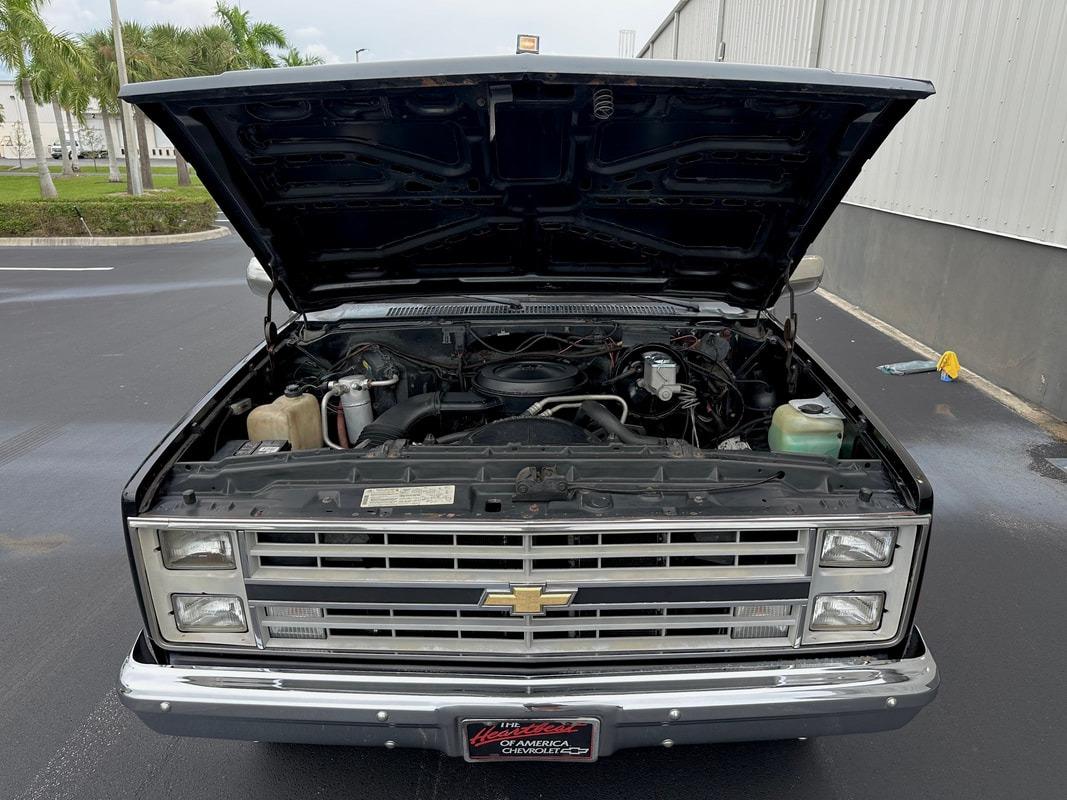 1987 Chevrolet R20 Suburban Silverado