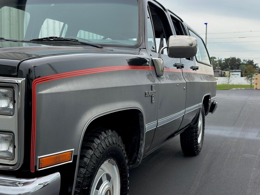 1987 Chevrolet R20 Suburban Silverado