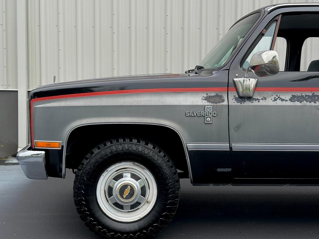 1987 Chevrolet R20 Suburban Silverado