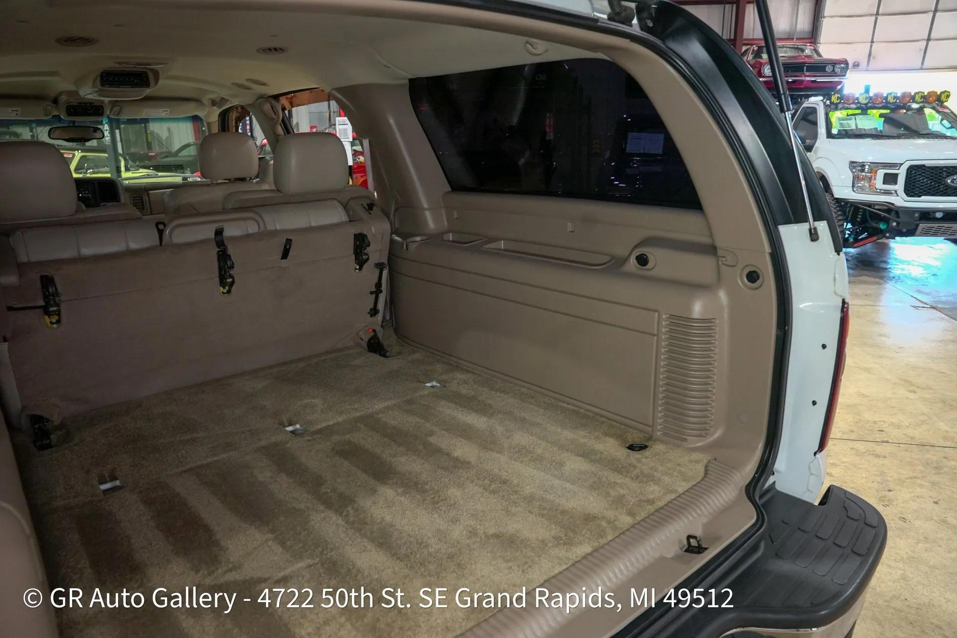2003 Chevrolet Suburban K2500 LT