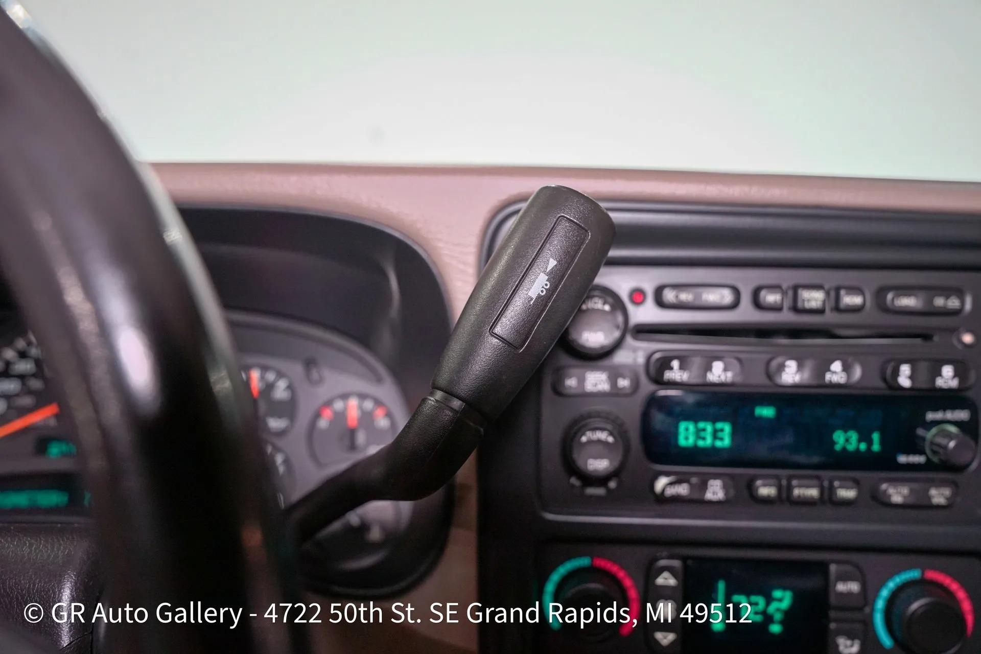 2003 Chevrolet Suburban K2500 LT