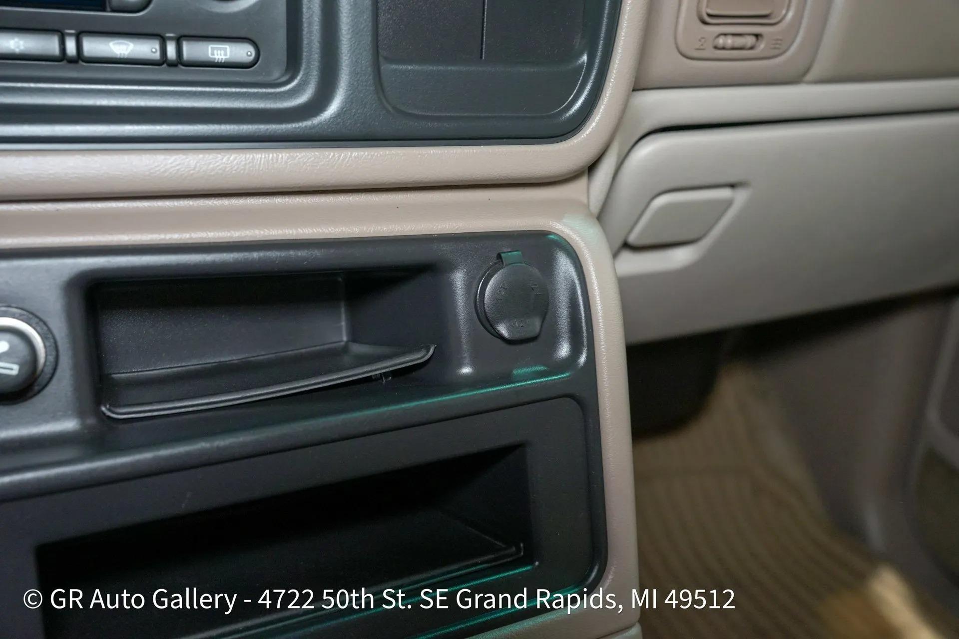 2003 Chevrolet Suburban K2500 LT