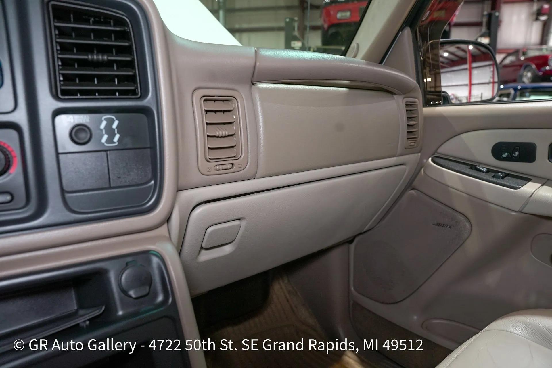 2003 Chevrolet Suburban K2500 LT
