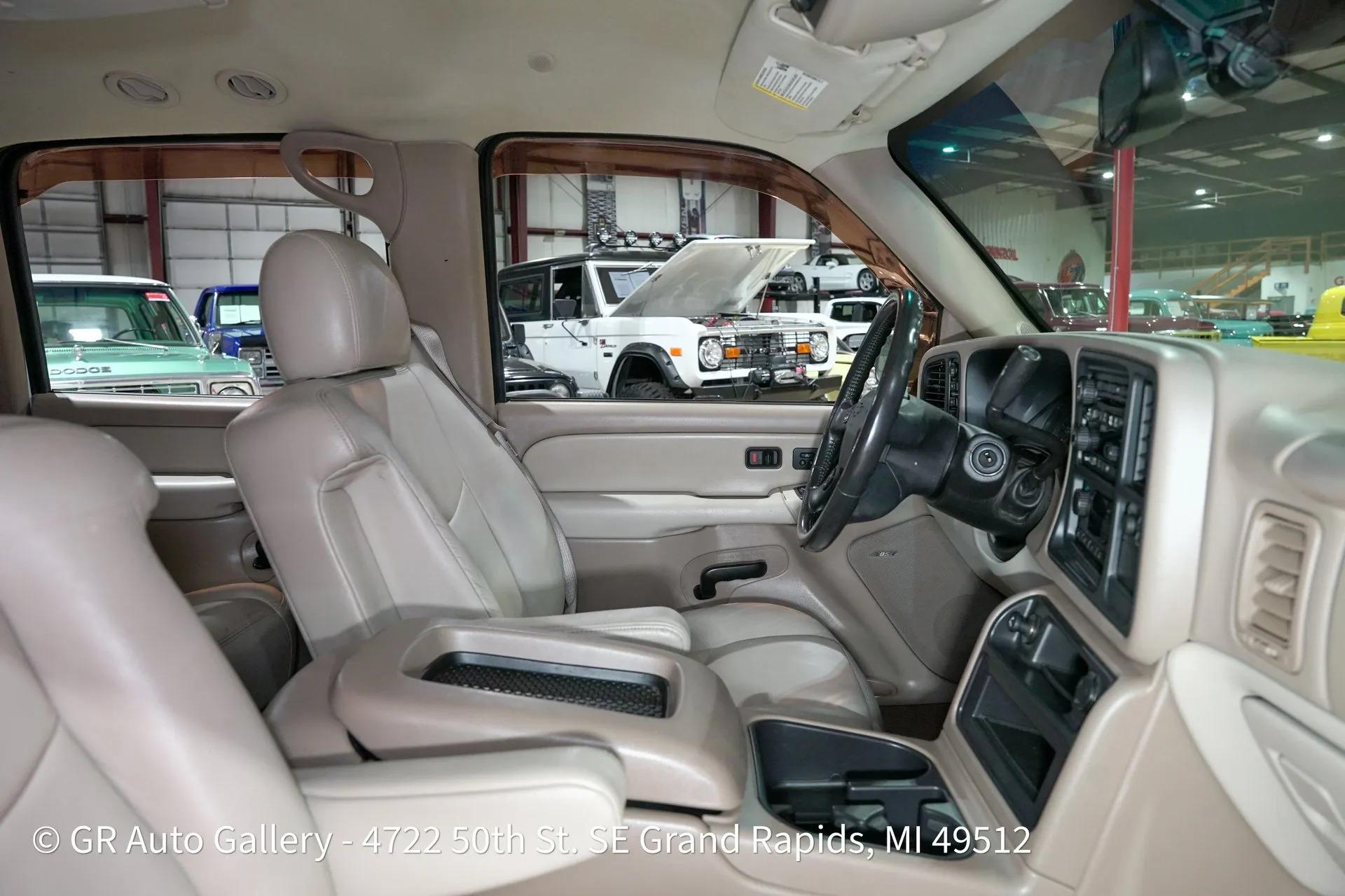 2003 Chevrolet Suburban K2500 LT