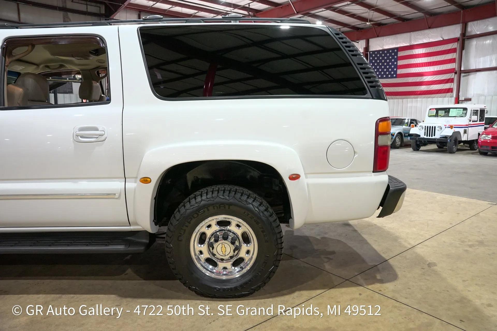 2003 Chevrolet Suburban K2500 LT - 5