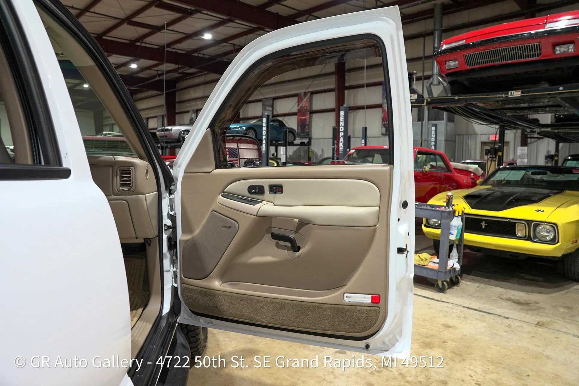 2003 Chevrolet Suburban K2500 LT