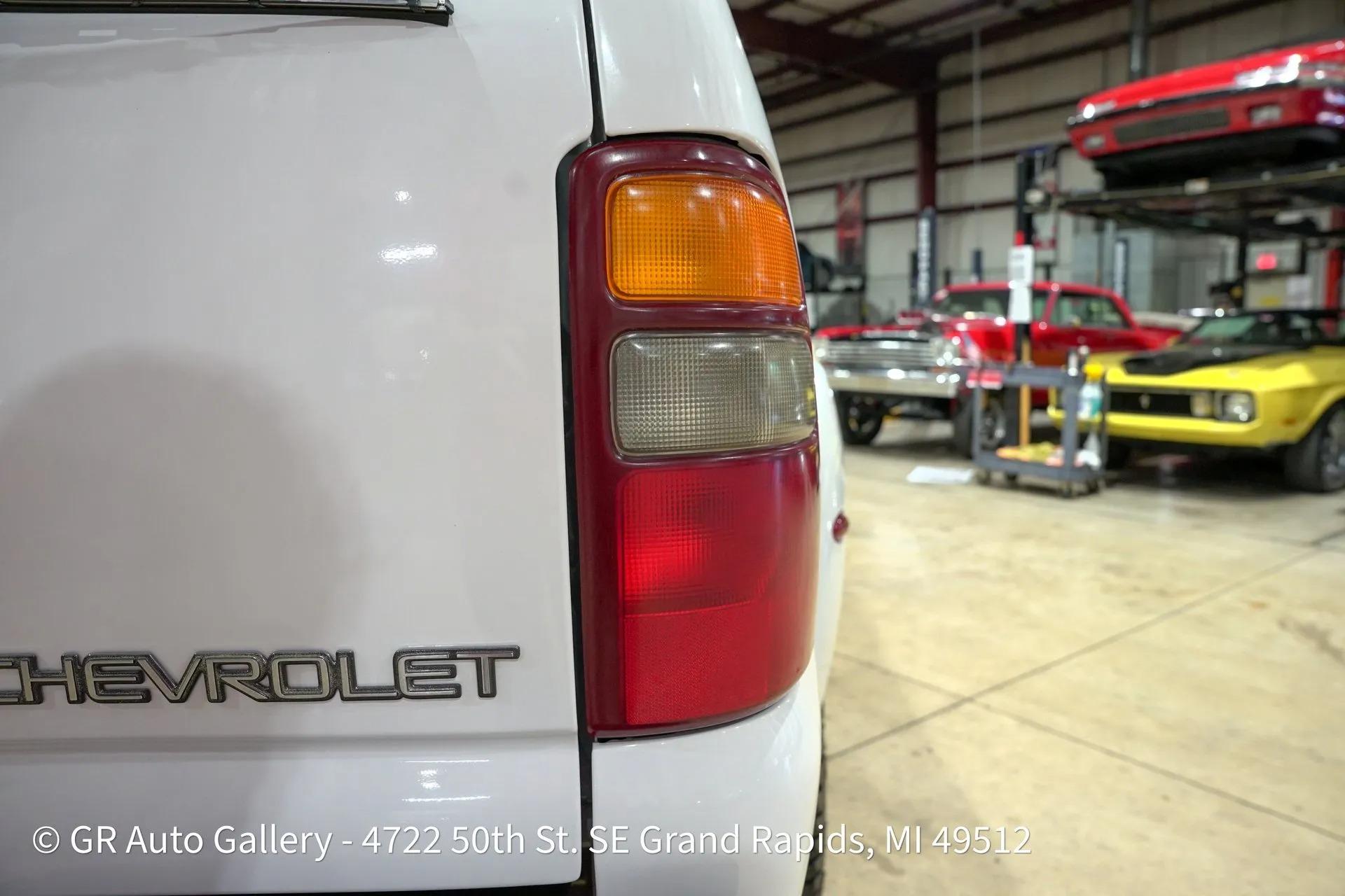 2003 Chevrolet Suburban K2500 LT