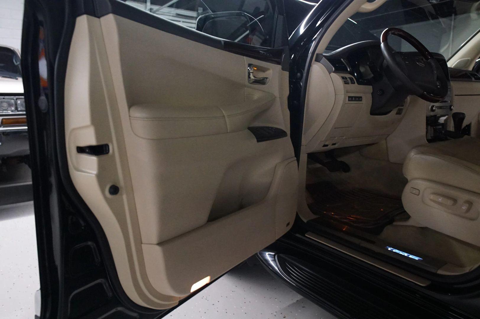 2013 Lexus LX 570