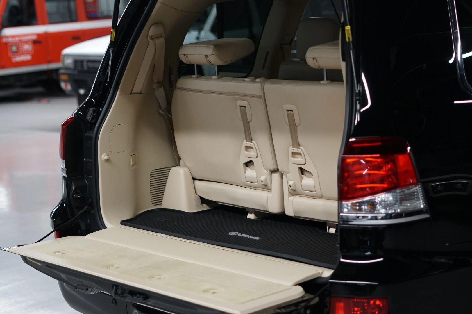 2013 Lexus LX 570