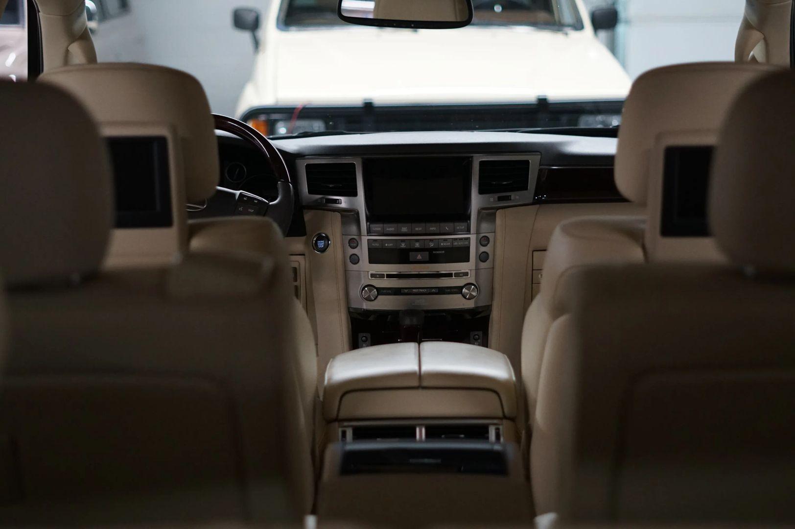 2013 Lexus LX 570
