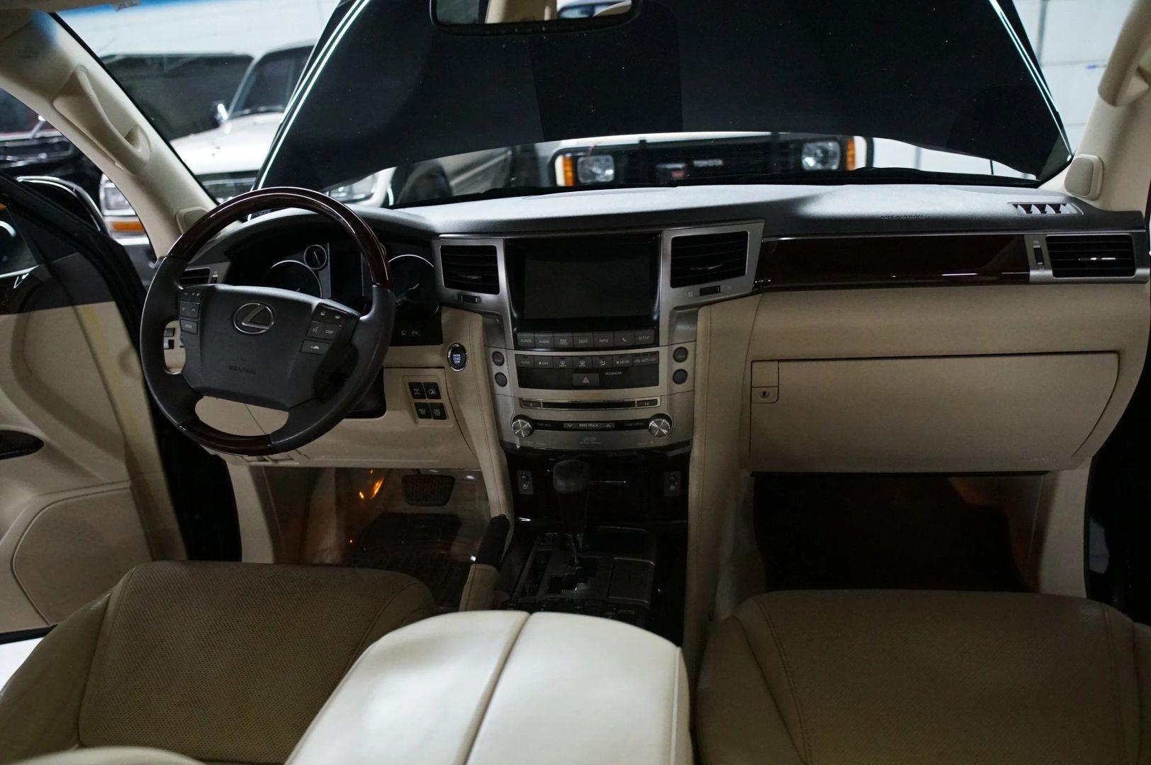 2013 Lexus LX 570
