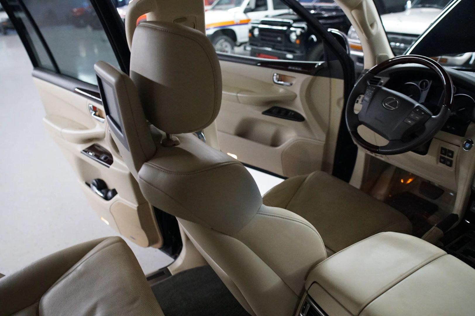 2013 Lexus LX 570