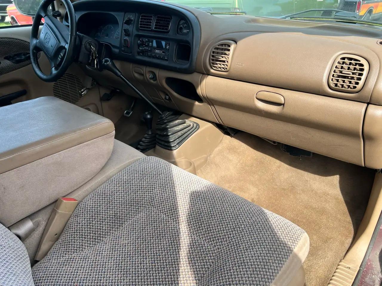 2001 Dodge Ram 2500 SLT Club Cub