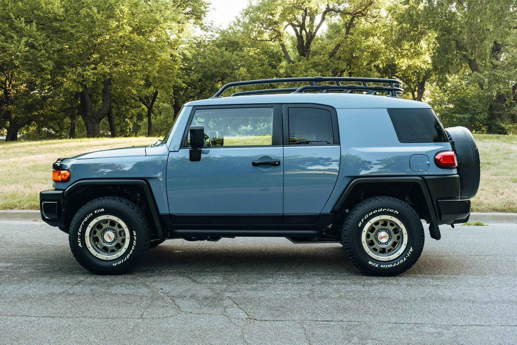 2014 Toyota FJ Cruiser Trail Teams Ultimate Edition - 2