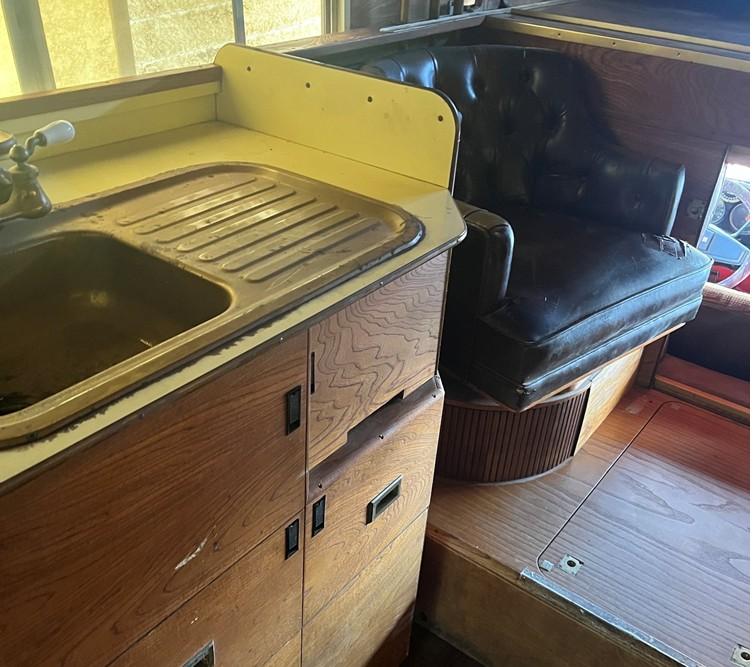 1976 GMC K25 + Alaskan Camper