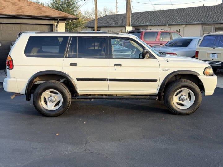2000 Mitsubishi Montero Sport XLS