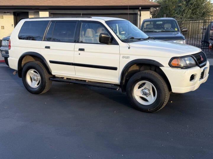 2000 Mitsubishi Montero Sport XLS