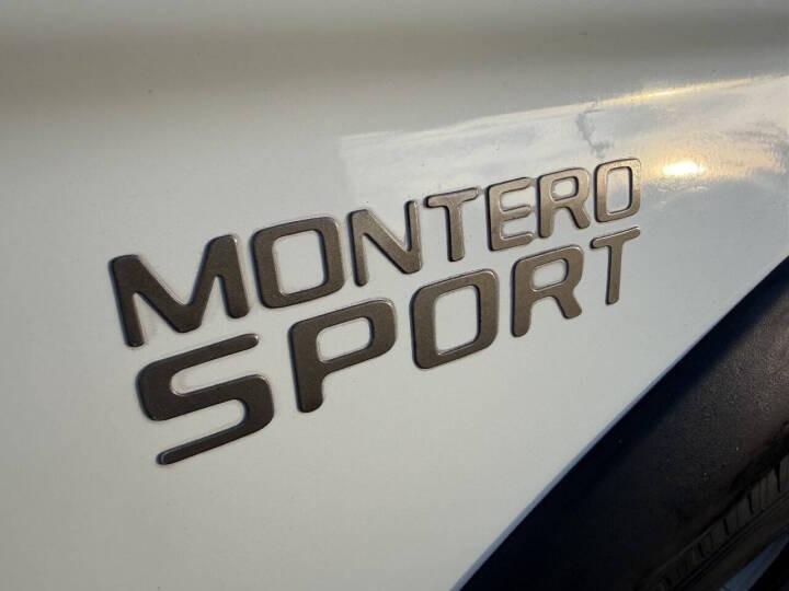2000 Mitsubishi Montero Sport XLS