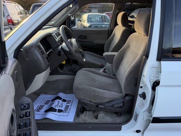 2000 Mitsubishi Montero Sport XLS