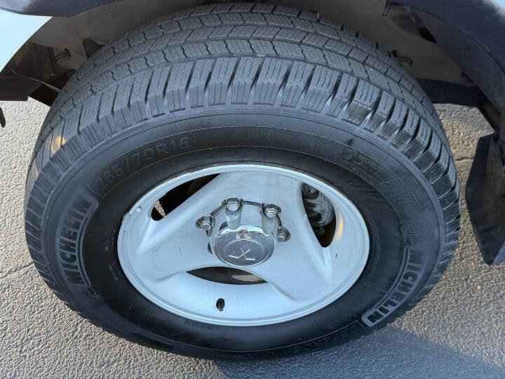 2000 Mitsubishi Montero Sport XLS