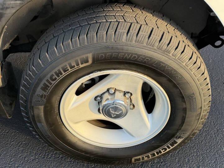 2000 Mitsubishi Montero Sport XLS