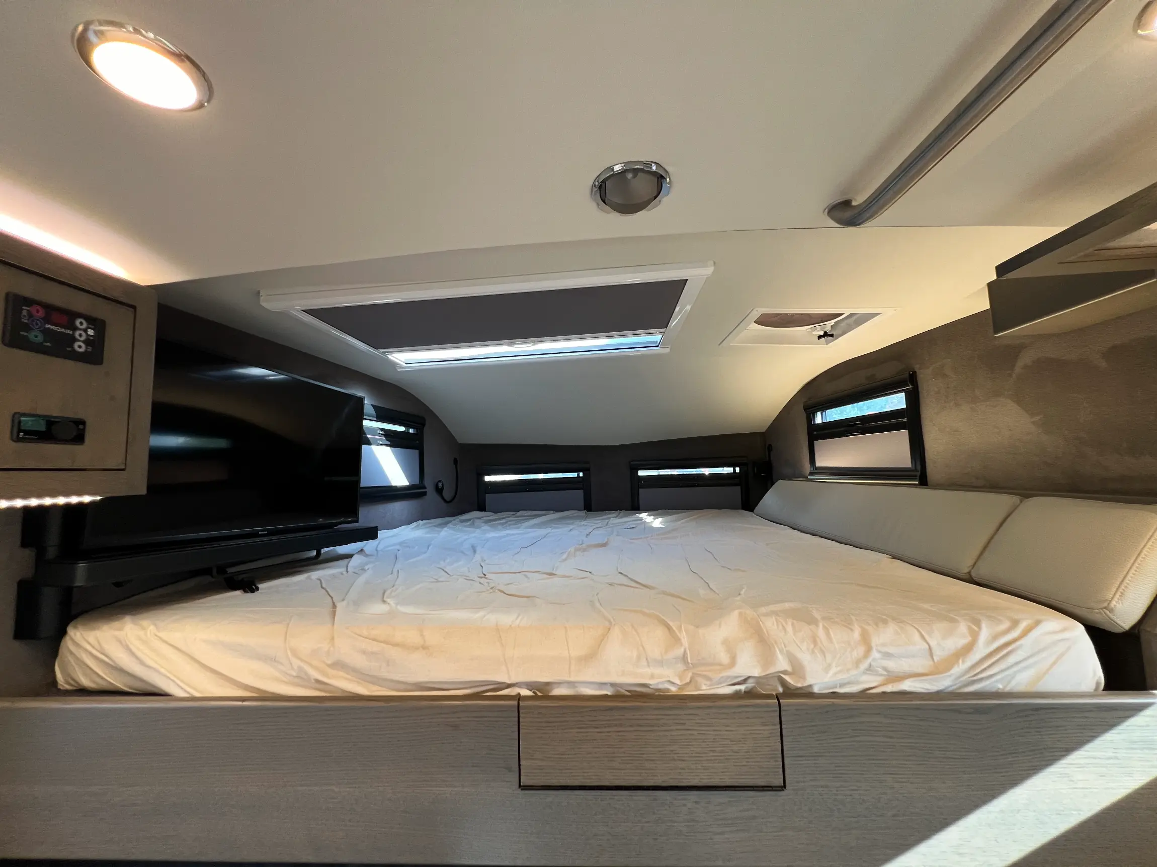 2021 EarthRoamer LTi-022