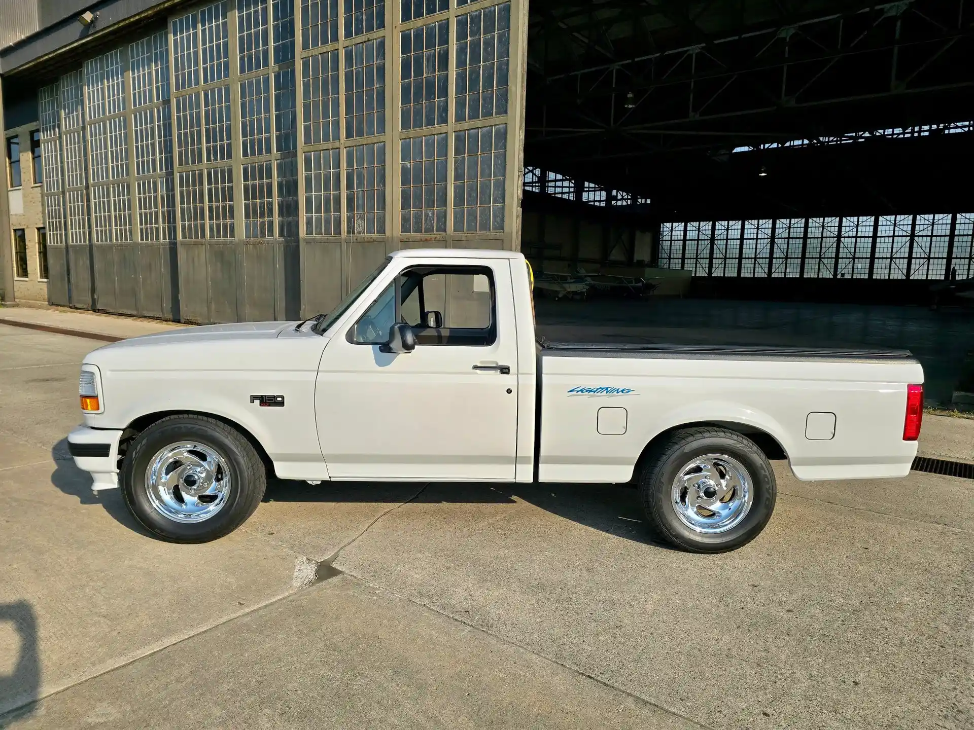 1995 Ford F-150 Lightning - 2