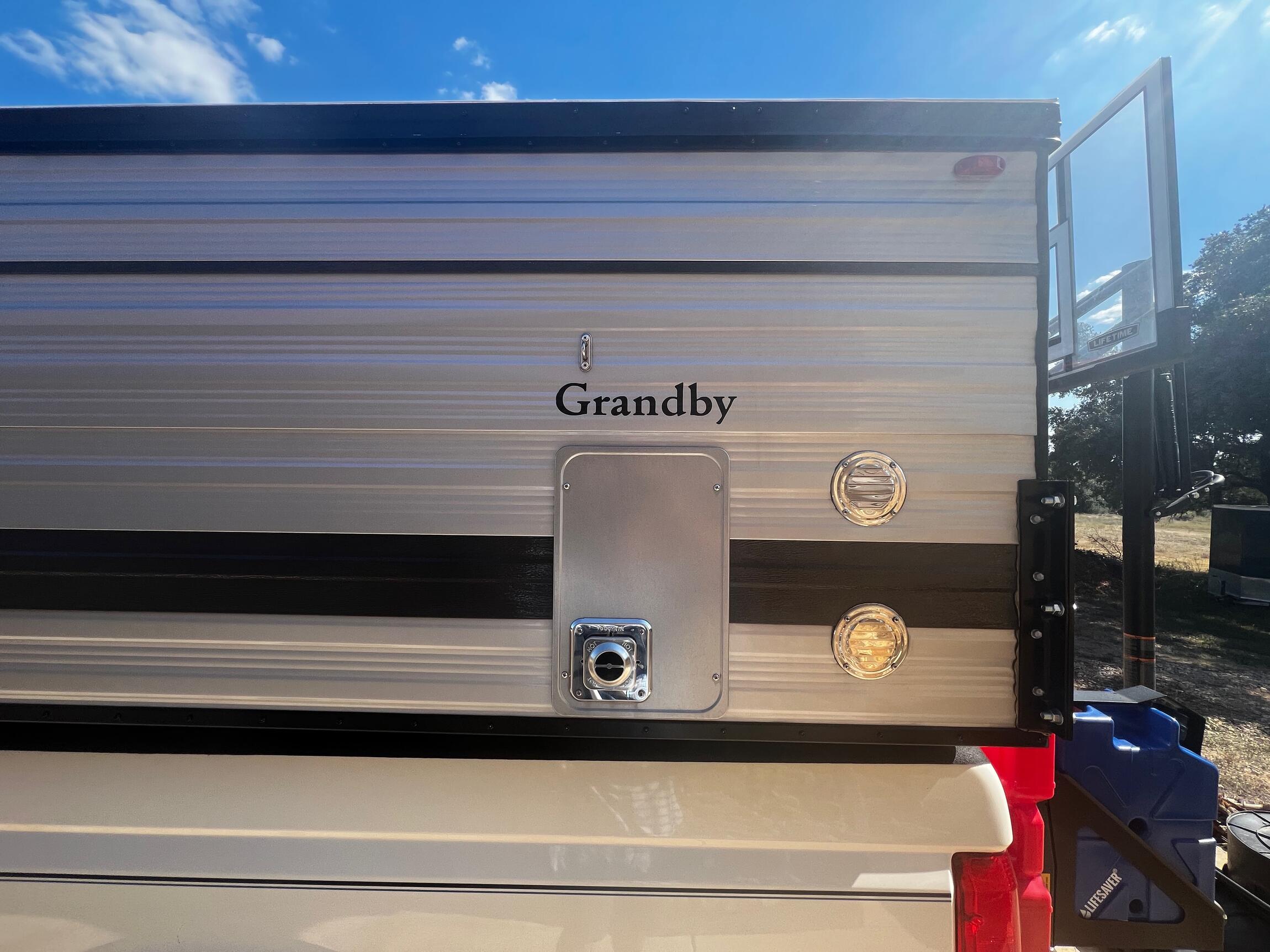 1997 Ford F-350 Power Stroke 4×4 Camper